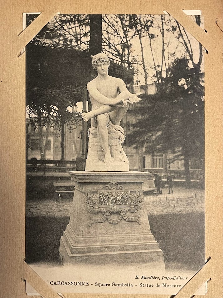 square gambetta statue de mercure